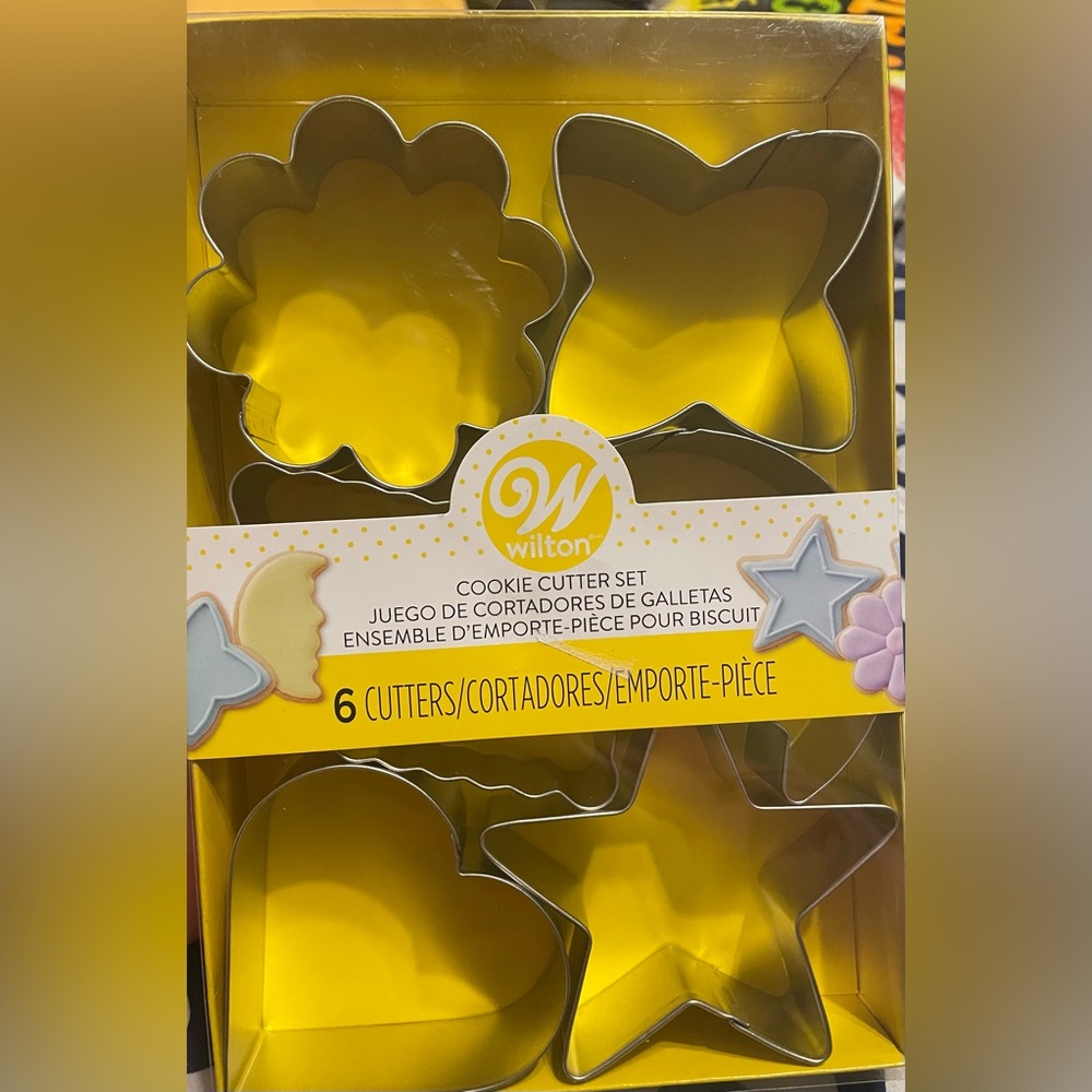Brand new! Wilton cookie cutter set of 6